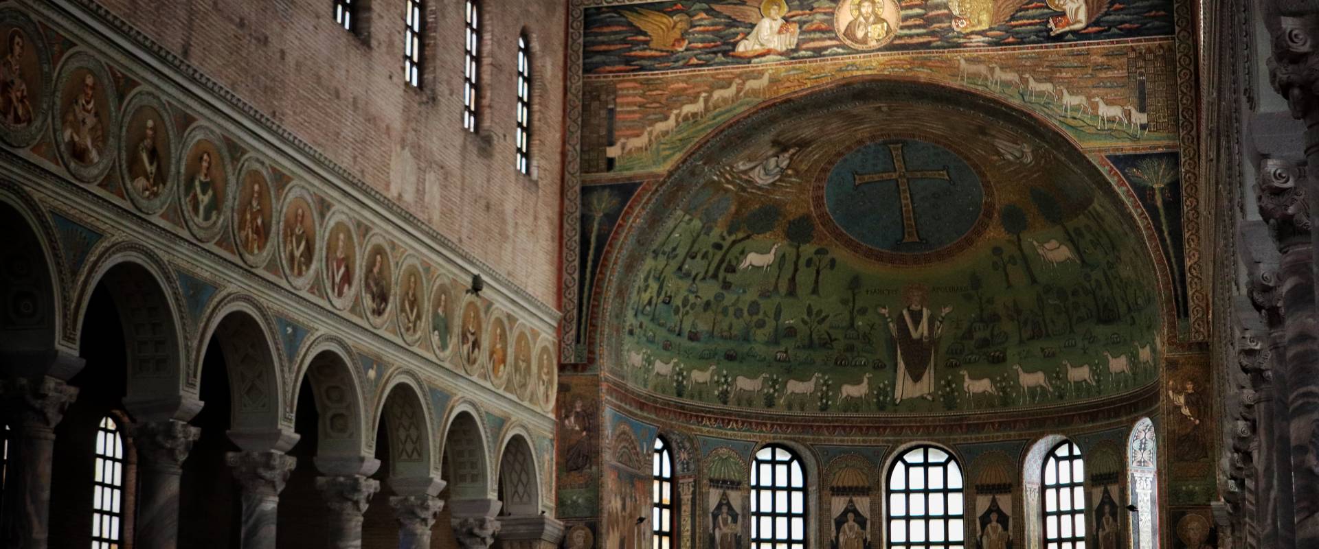 Basilica di Sant'Apollinare in Classe, Ravenna (interno) foto di Stefano Casano